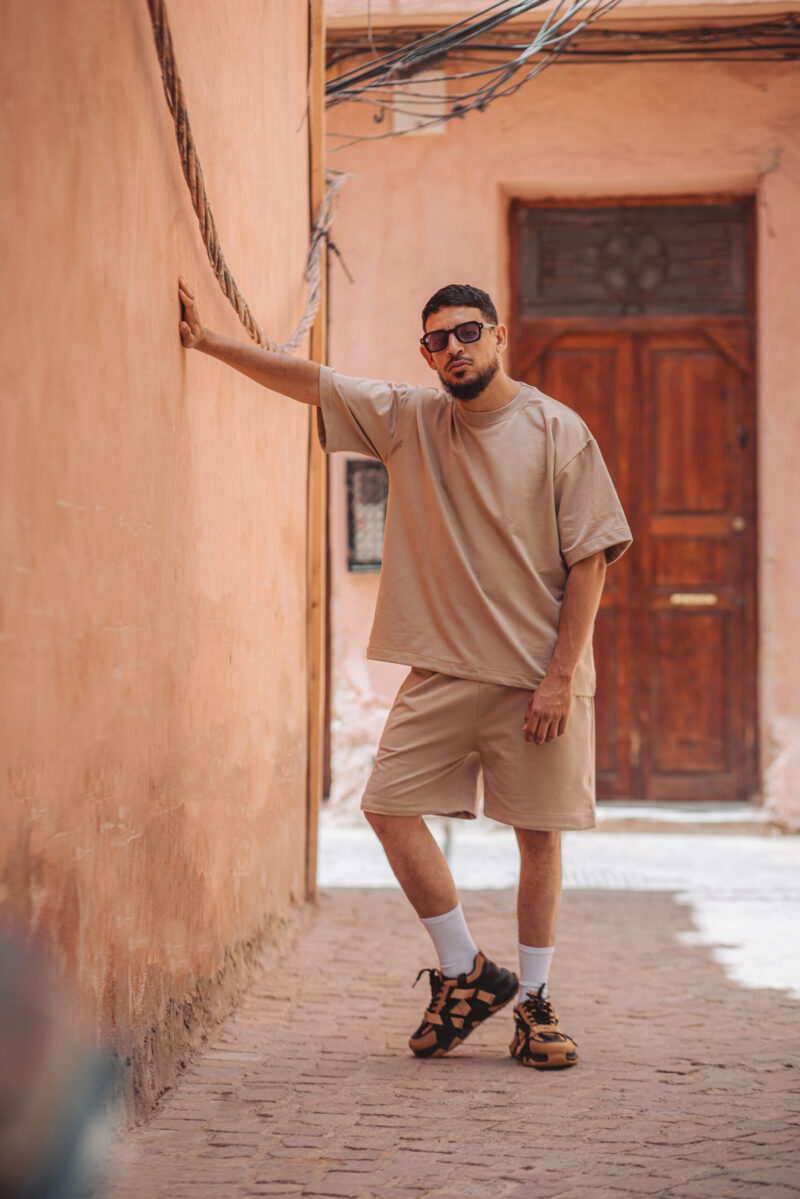 Oversized t-shirt with drop shoulders and shorts with elastic waistband - Beige - Image 5