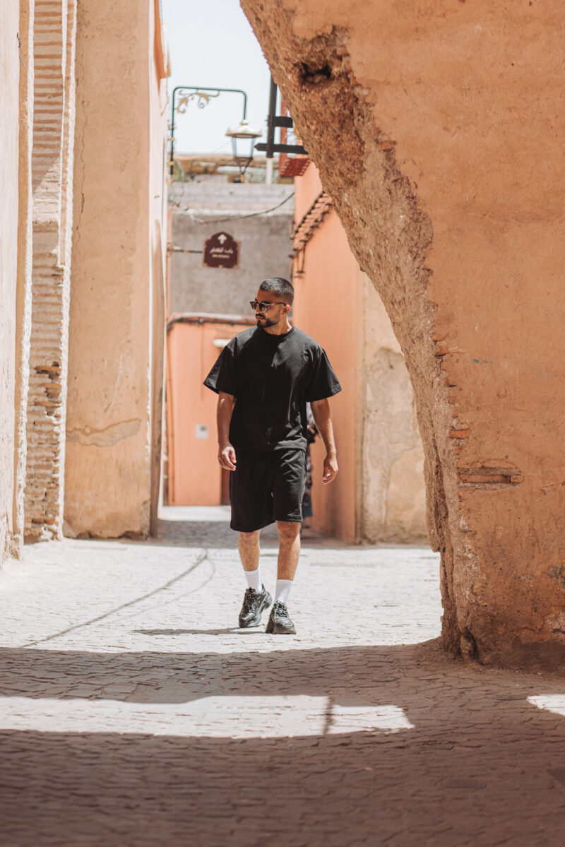 Oversized t-shirt with drop shoulders and shorts with elastic waistband - Black - Image 4